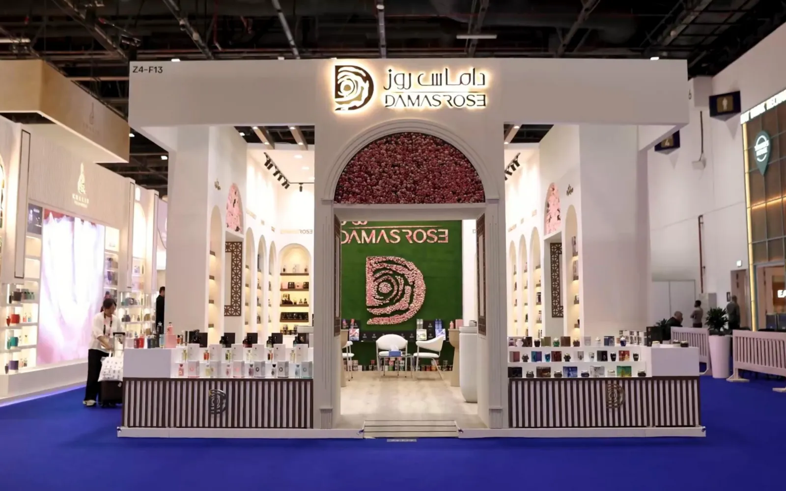 Damas Rose exhibition stand with arched displays